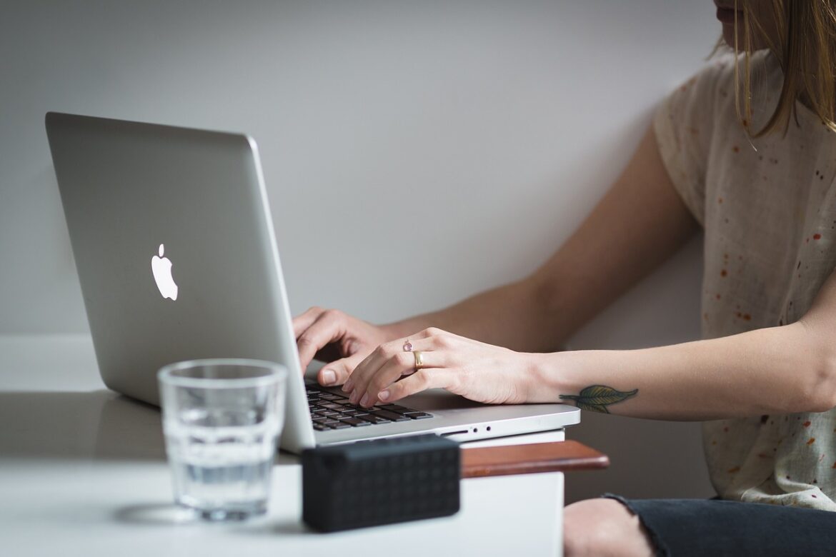 Natural Brilliance: The Best Methods for Cleaning Your Laptop Screen Safely