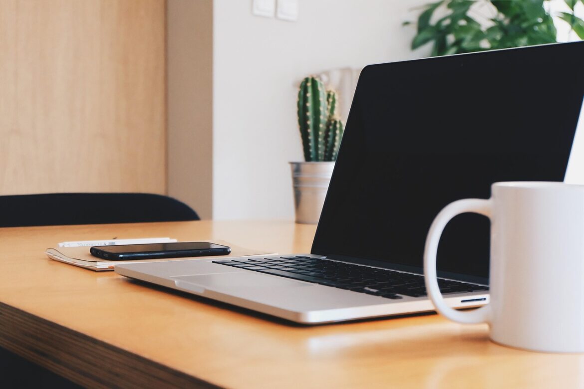 MacBook Air vs. Pro for Students: Choosing the Right Fit