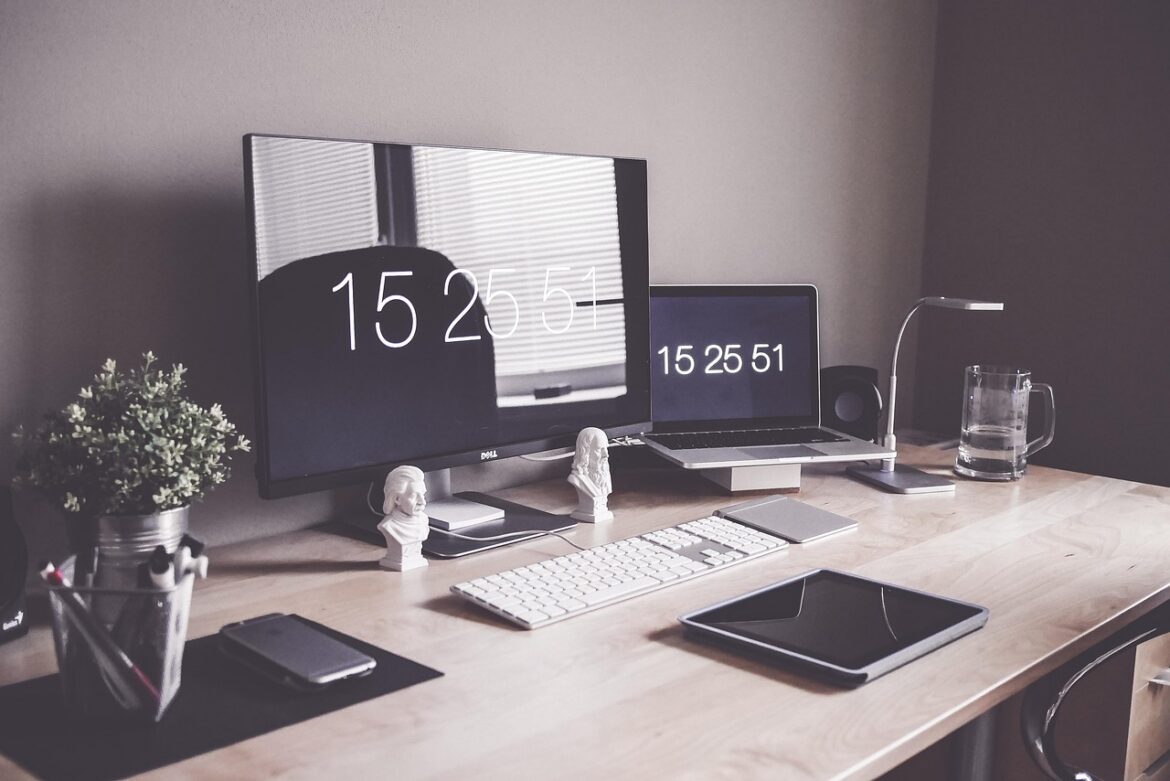 Which Mac Monitor Keeps Text Sharp at Normal Scaling?
