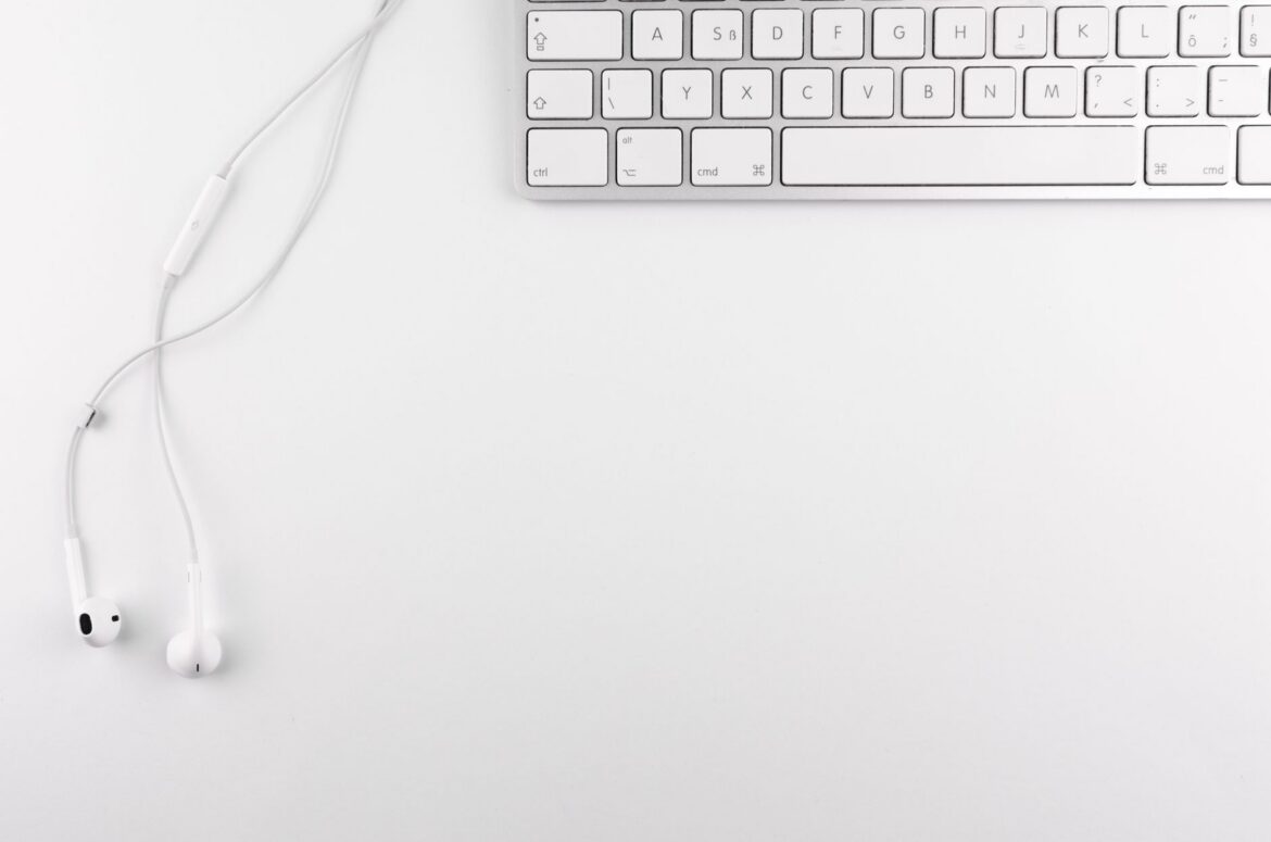 Bluetooth vs. Wireless Keyboard: Which Connection Fits Your Desk?